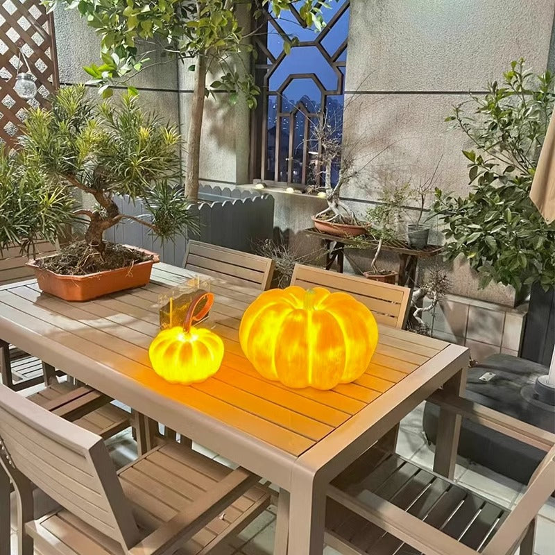 Solar Pumpkin Light Resin LED Outdoor Garden Lamp Waterproof Pumpkin Shaped Landscape Light Halloween and Autumn Decoration for Patio and Lawn