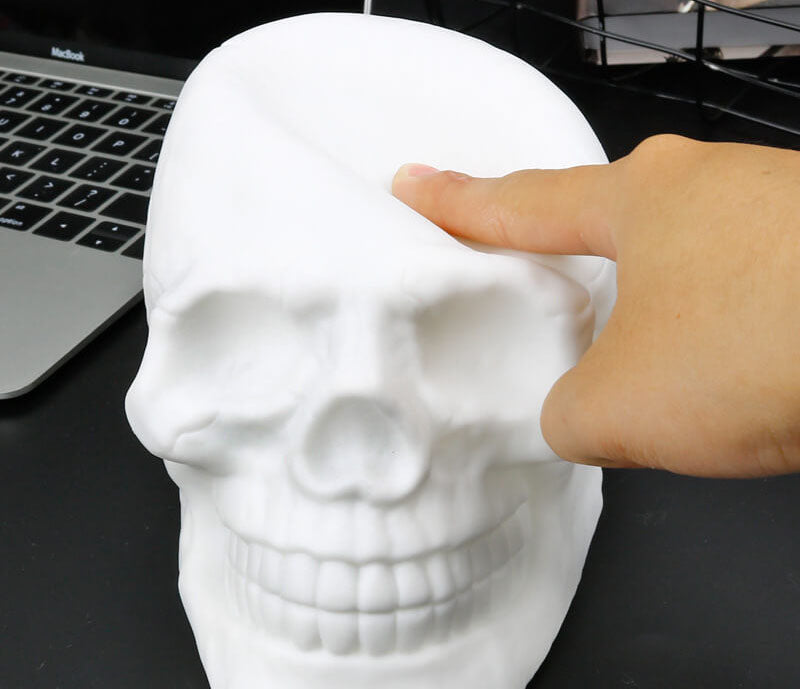 Skull Night Light LED Colour Changing Table Lamp Rechargeable Silicone Skull Lamp with Remote Control and Timer Gothic Halloween Decor for Bedroom