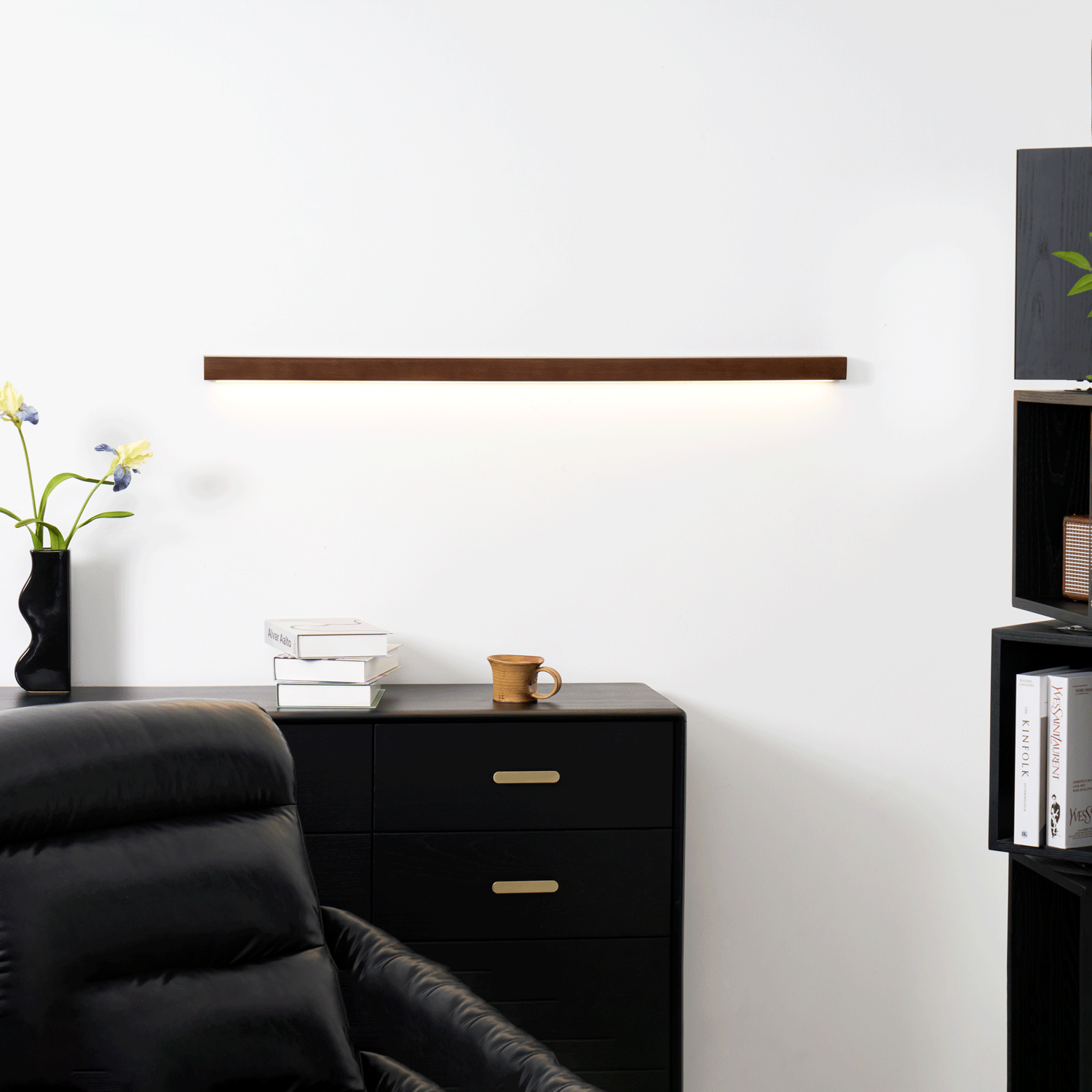 Minimalist Linear Wood Wall Light With Soft Downlight