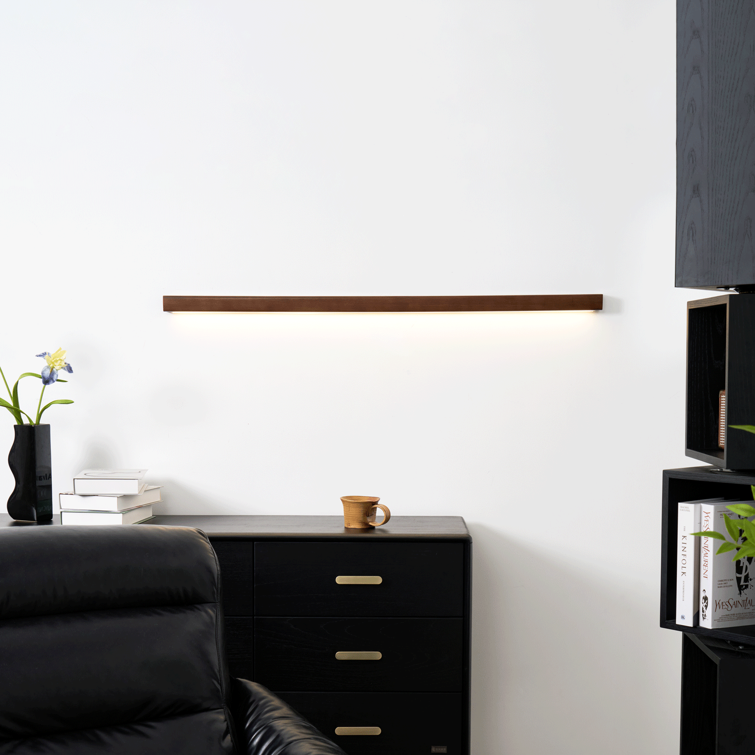 Minimalist Linear Wood Wall Light With Soft Downlight