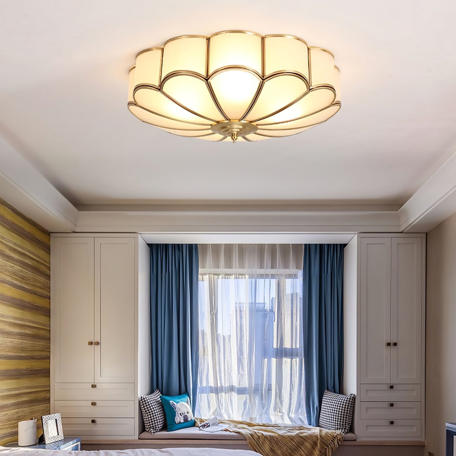 Flower-Shape Glass Flush Mount Ceiling Light With Petal Shade