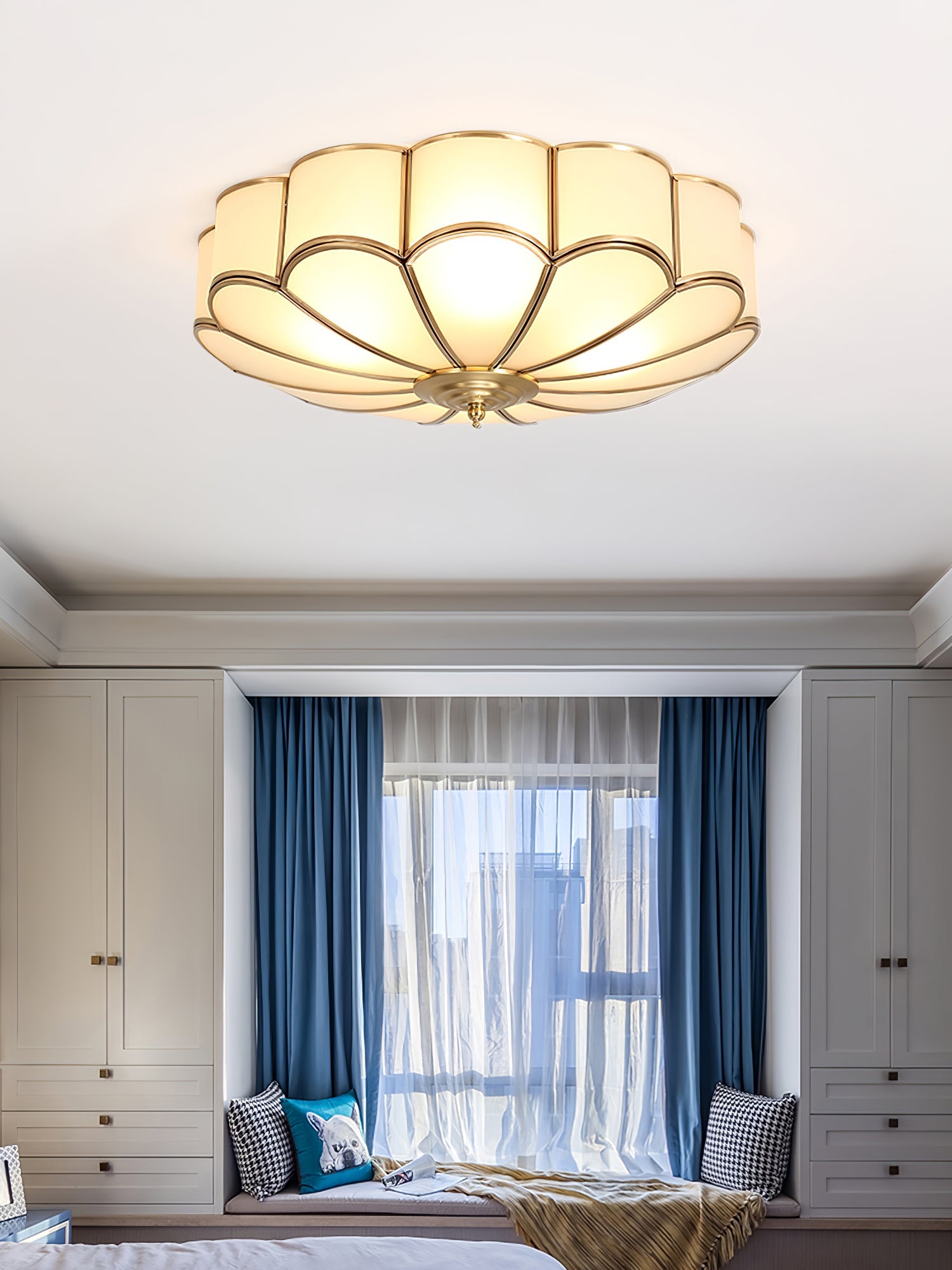 Flower-Shape Glass Flush Mount Ceiling Light With Petal Shade