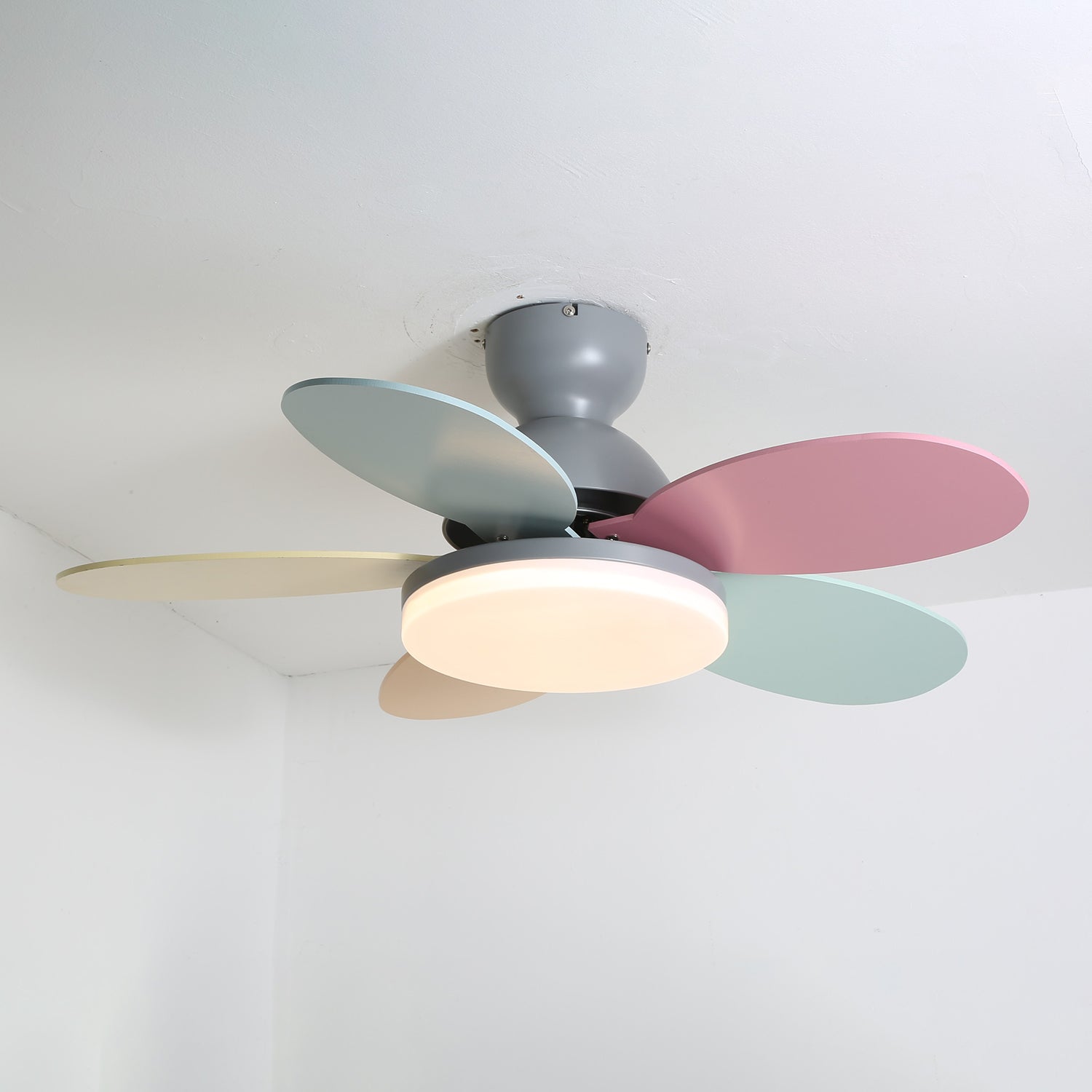 Petal Blade Ceiling Fan With Light Ceiling Light